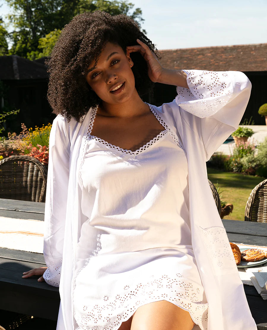 Saskia White Short Robe Eyelet Trim 9651